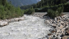 Auf einem Weg nahe der Ötztaler Ache wurden den Frauen von dem Unbekannten aufgelauert.  