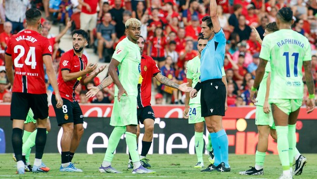 Zwei Rote Karten gegen RCD Mallorca und drei Tore für den FC Barcelona hat’s beim Duell der ...