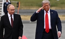 Dass Trump akzeptierte, sich mit Putin zu treffen, während russische Drohnen und Raketen auf die ...