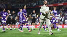 Nach dem bitteren Europacup-Aus stellte sich Leader Aleksandar Dragovic vor seine Mannschaft, ...