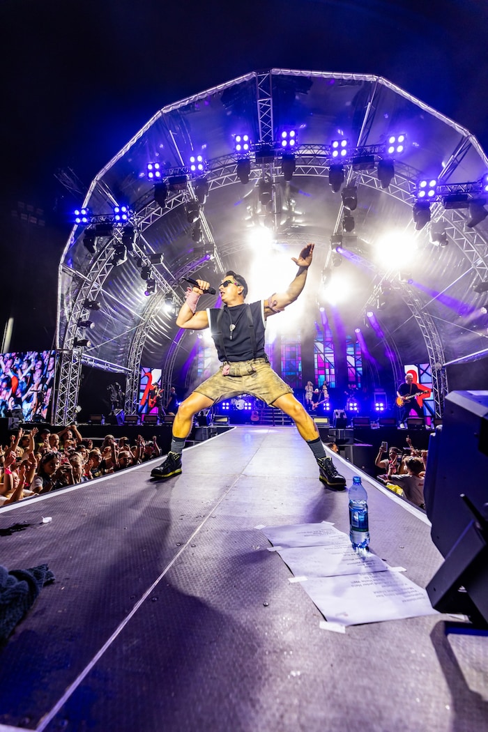 Voller Power zog Gabalier die rund dreistündige Show durch – Spickzettel zierten den Boden ...