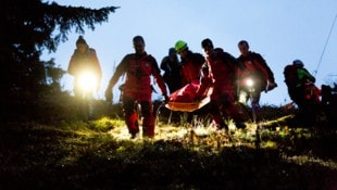 Die Einsatzkräfte der Bergrettung Hohenems wurden zu einem nächtlichen Einsatz gerufen ...