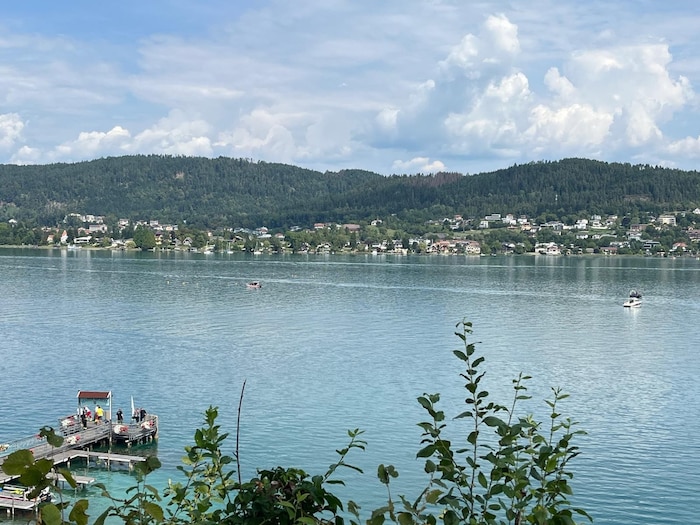 In diesem Bereich vor Maria Wörth wurde seit Samstag verzweifelt nach dem Mann gesucht .
