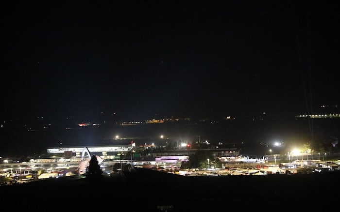Am Ring wird es bei Formel 1 oder MotoGP auch bei Nacht nicht leise.