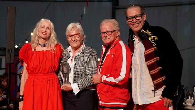 Silvia Wechselberger, die beiden Unersetzlichen Frieda Fink und Johannes Spiess mit ...