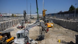 Die Arbeiten an der Hausfeldstraße sind in vollem Gange.