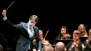 Dirigent Leo McFall führte das Symphonieorchester Vorarlberg mit großer Souveränität und Ruhe ...