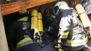 Dank Vorlöscharbeiten durch einen Nachbar konnten die Florianis den Brand rasch unter Kontrolle ...