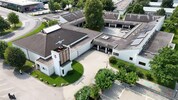 Der Tatort, die moderne Pfarrkirche in Asten