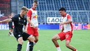 Jakob Brandtner (re.) und Oliver Lukic (M.) tun sich mit Liefering heuer sehr schwer.