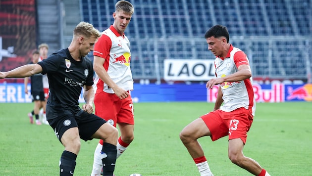 Jakob Brandtner (re.) und Oliver Lukic (M.) tun sich mit Liefering heuer sehr schwer.