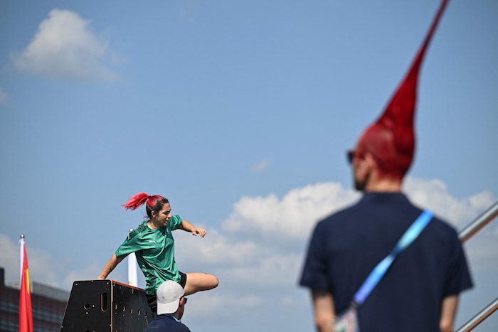 Der Referee mit der Turmfrisur schaute beim Parkour ganz genau hin.
