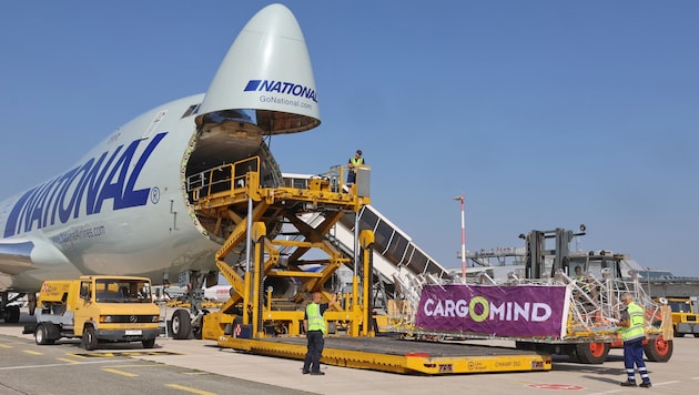 Die Boeing 747/400 F gilt dank ihrer enormen Ladekapazität als perfektes Transportmittel für ...