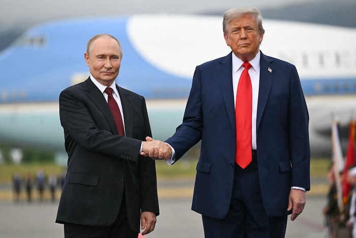 Reichten sich die Hände: Putin und Trump