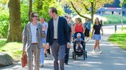 Der Künstler und der Finanzexperte: Norbert Trawöger (li.) und Kai Liczewski „erwandern“ sich ...