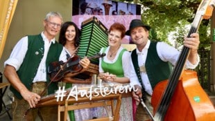 Volksmusik war auch bei der Programmpräsentation zu hören