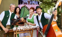 Volksmusik war auch bei der Programmpräsentation zu hören.