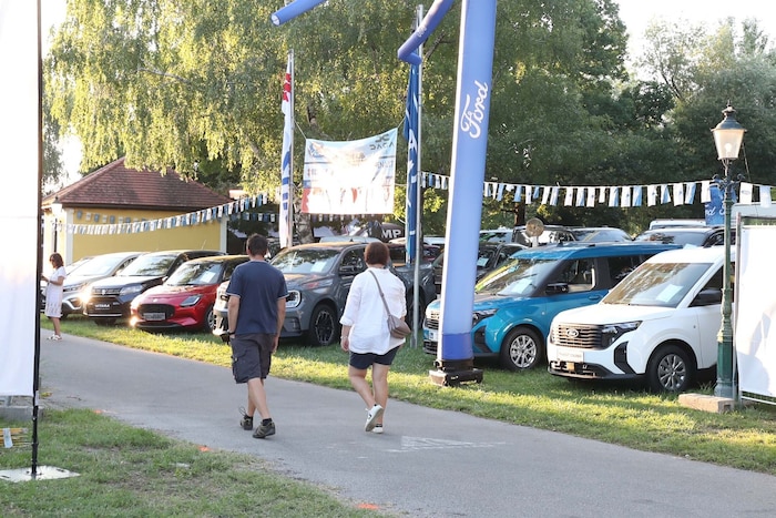 Die Wirtschaftsmesse Pannonia gehört zum Volksfest dazu. Der Slogan „Wo die Messe ein Fest ist“, ...