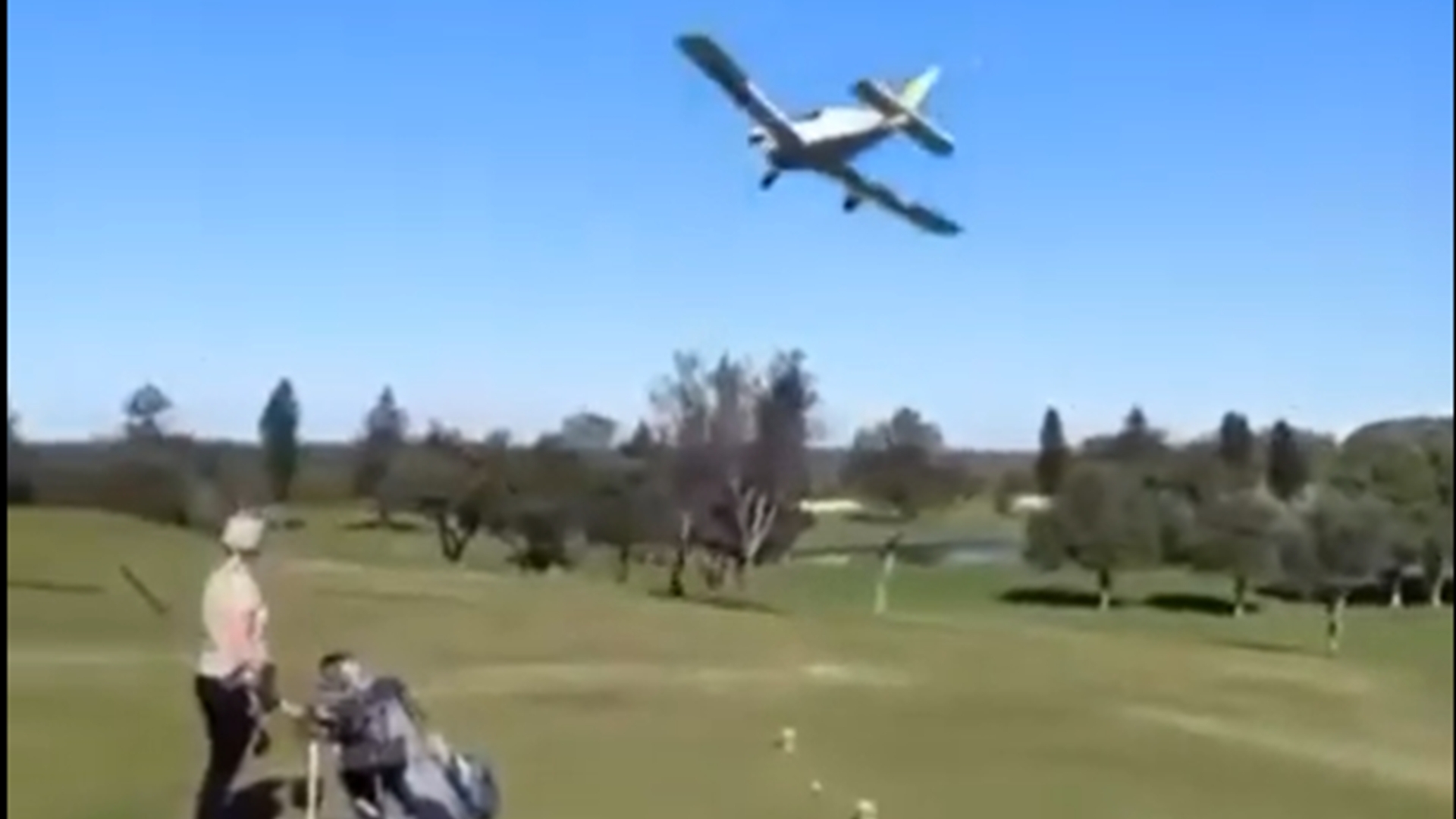 Mari avila e mc fudendo A ruiva safadinha se entrega em