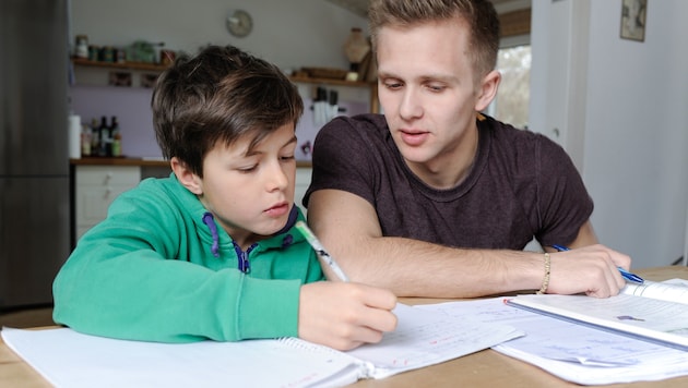 Am Ende des Sommers rückt der Schulstoff wieder näher, viele Kids brauchen Unterstützung.