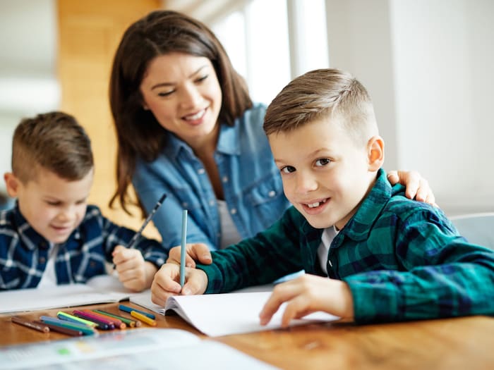Lernprofi Petra Rasl teilt ihr Wissen auch mit Eltern, die ihren Kindern unterstützend unter die ...