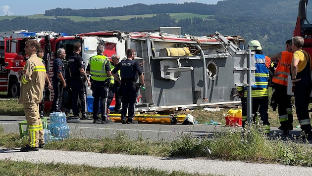 Am vergangenen Donnerstag überschlug sich das Feuerwehrauto bei einer Einsatzfahrt.
