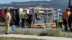 Am vergangenen Donnerstag überschlug sich das Feuerwehrauto bei einer Einsatzfahrt.