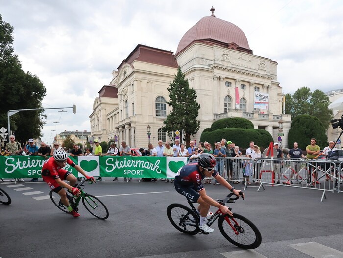 Geraint Thomas gewann 2022 beim letzten Altstadtkriterium die Pflasterstein-Trophäe.