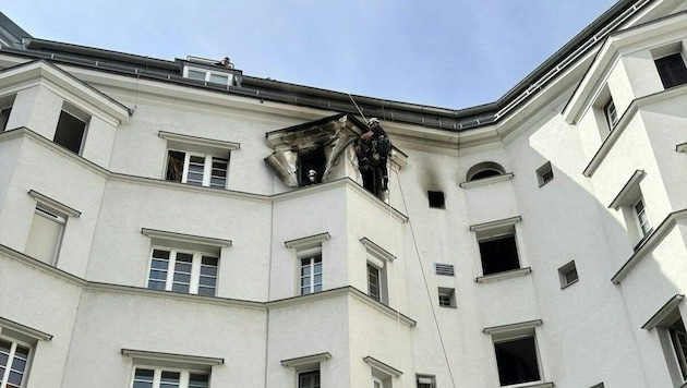 Die Löscharbeiten gestalteten sich laut der Feuerwehr als fordernd.