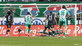 Altach-Goalie Dejan Stojanovic parierte gegen Rapid einen Elfer.