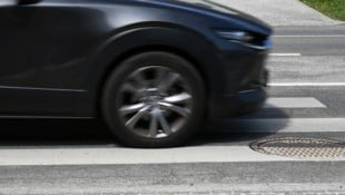 Auf einem Zebrastreifen in Lienz wurde der 19-jährige Deutsche von einem Auto erfasst ...