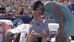 Carlos Alcaraz tröstet Jannik Sinner