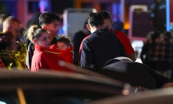 Die Einsatzkräfte versorgten die Bewohner des Hochhauses vor Ort mit Decken