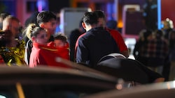 Die Einsatzkräfte versorgten die Bewohner des Hochhauses vor Ort mit Decken