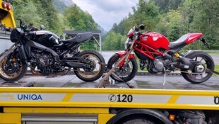Die Bikes der beiden deutschen Motorradfahrer wurden ebenso wie jenes des Vorarlbergers von der ...