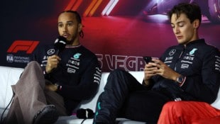 George Russell (r.) verspürte großen Druck an der Seite von Lewis Hamilton (l.).