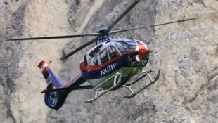 Auch ein Polizeihubschrauber war bei der Suchaktion beteiligt (Symbolbild).
