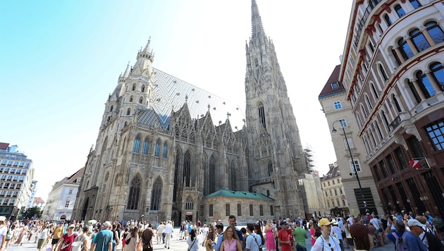 Der Stephansplatz ist der belebteste Treffpunkt der Stadt und daher fast immer voll.