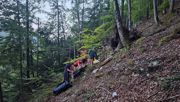 An der Unfallstelle wurden zunächst die schweren Verletzungen behandelt.