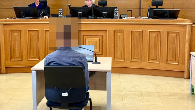 Das Richterinnenduo Claudia Bandion-Ortner und Michaela Sanin konfrontiert den angeklagten ...