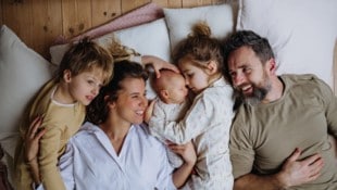 Von kleinen Krisen und großen Gefühlen erzählt die neue Serie „Mutter, Vater, Kind“.  