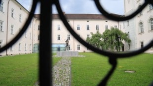 Die Tiroler Soziale Dienste GmbH kündigte den Vertrag mit dem Stift Fiecht, wie berichtet, im ...