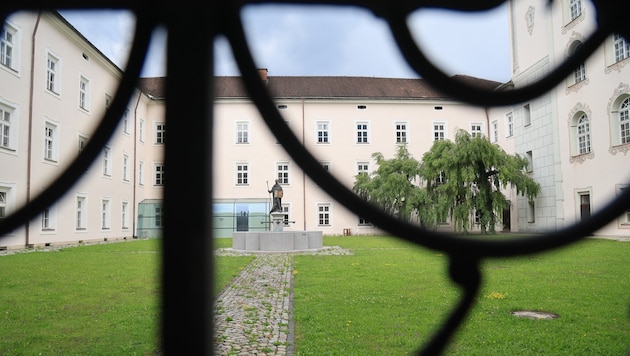 Die Tiroler Soziale Dienste GmbH kündigte den Vertrag mit dem Stift Fiecht, wie berichtet, im ...