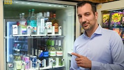 Michael Obrovsky (o.) vor Ort im Automatenshop in der Hinsenkampplatz-Unterführung