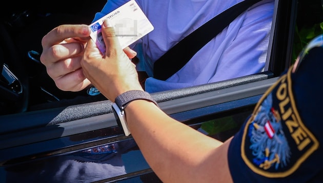 Seinen Führerschein musste der junge Mann wieder abgeben. (Symbolfoto)