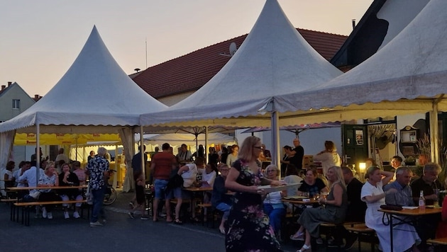 Das Kirtagsfest vor dem „Mlikarnica“ wurde vor wenigen Tagen abgesagt. Stammbesucher sind ...