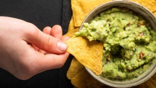 Die Frau hatte eine kontaminierte Guacamole-Soße gegessen.