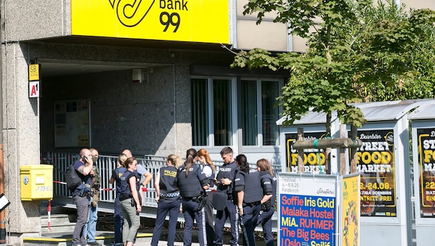 Polizeiaufgebot nach dem Überfall.