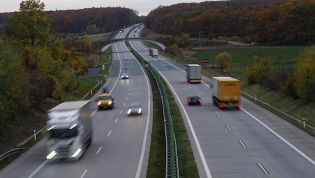 Auf einer tschechischen Autobahn dürfen Autofahrer bald schneller fahren.