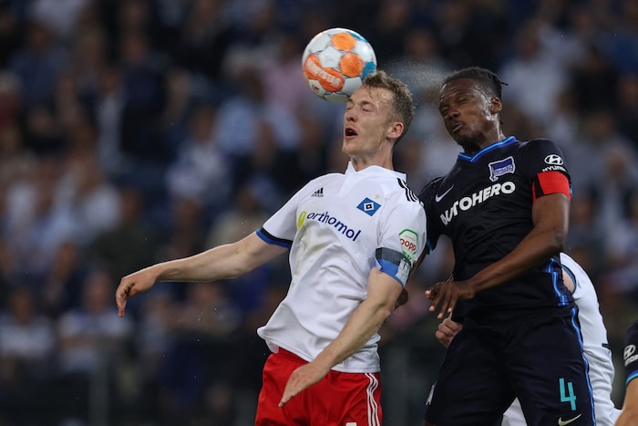 Sebastian Schonlau (links) hat Hamburg zurück in die erste Liga geführt.